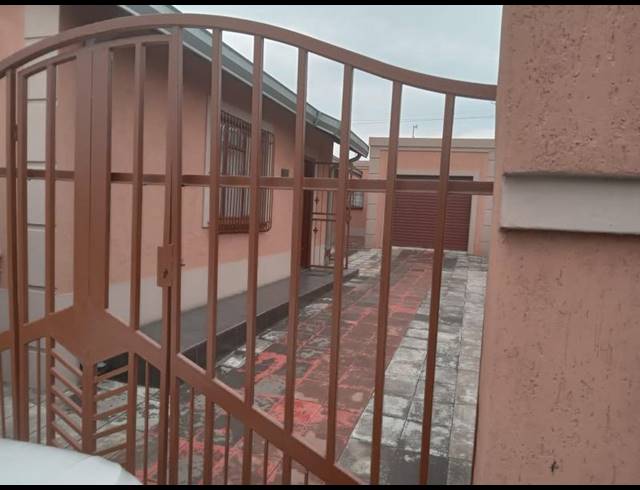 3 BEDROOM HOUSE FOR SALE IN RABIE RIDGE